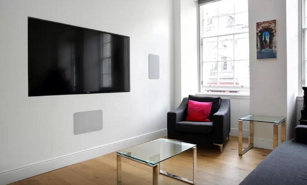 Appartamento Clamshell Land - Royal Mile Edimburgo Esterno foto